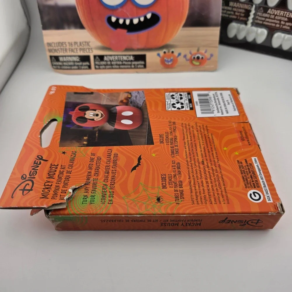 Halloween Pumpkin‎ Decorating Kit Bundle Mickey Mouse Pushins Teeth Set